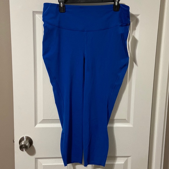 NWT Lululemon base pace hr crop - Picture 3 of 10